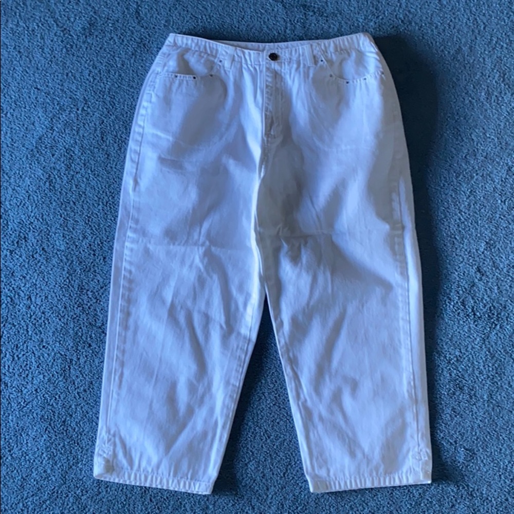 Emma James White Jean Capris Size 10